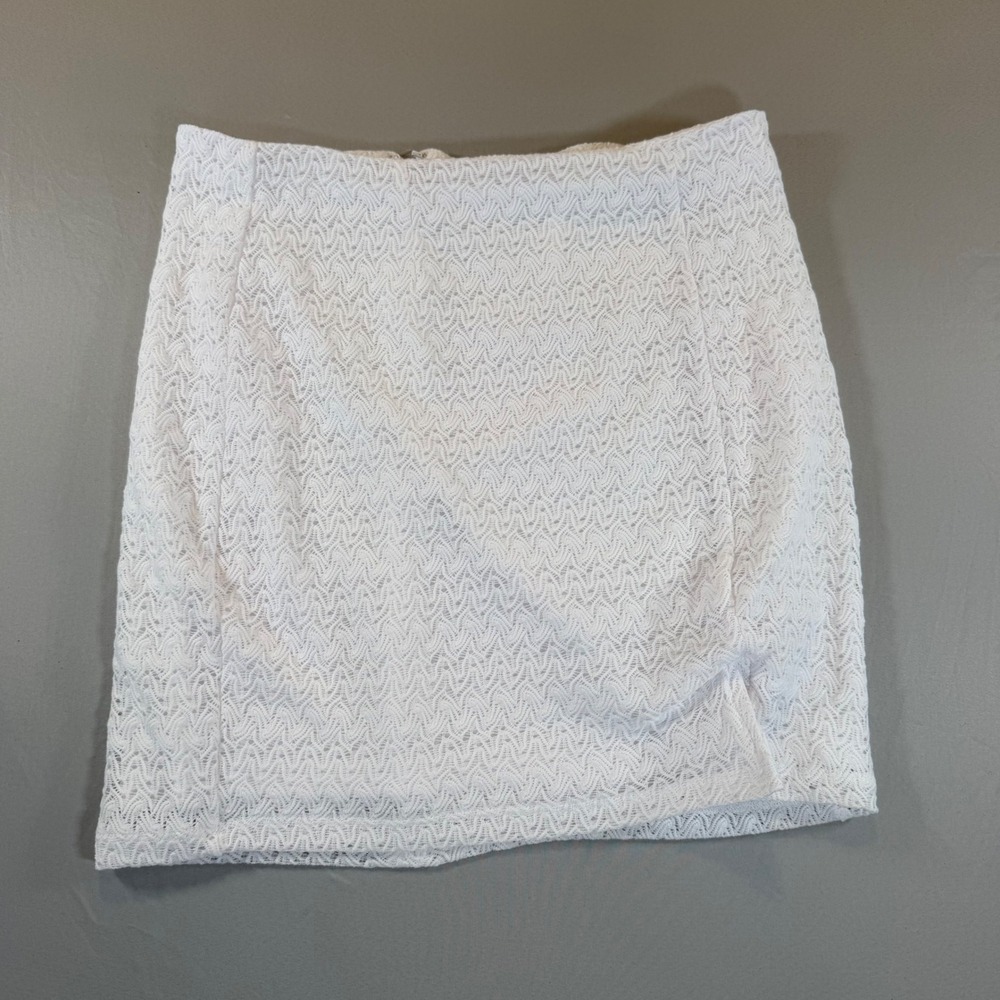 White Lace Mini‎ Skirt Back Zip Lined Side Slit Size Medium Boho Cottagecore
